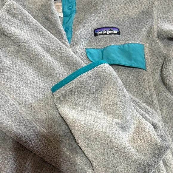 Patagonia Women’s Gray and Teal Fleece Pullover - Picture 4 of 5